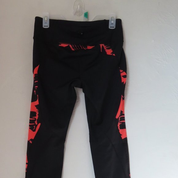 Women's UA Breathelux Stretch Blur Printed Crop 1351720-001 L NWT Black - Picture 9 of 9